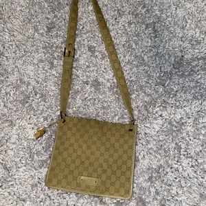 Canvas Gucci messenger bag